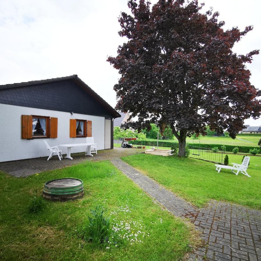 Bb19 Eifel-Ferienhaus Am Moseltal Mit Saunahaus Beuren  Eksteriør billede