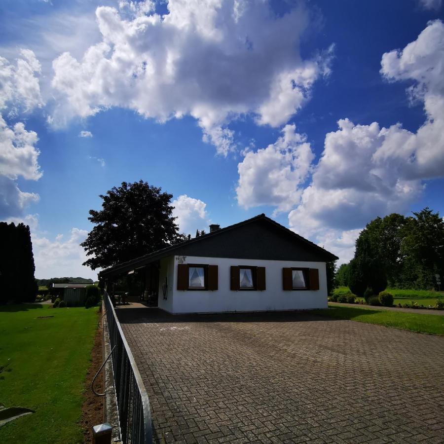 Bb19 Eifel-Ferienhaus Am Moseltal Mit Saunahaus Beuren  Eksteriør billede